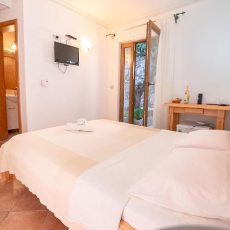 Apartments And Rooms Levantin Inn Sveti Stefan Bagian luar foto