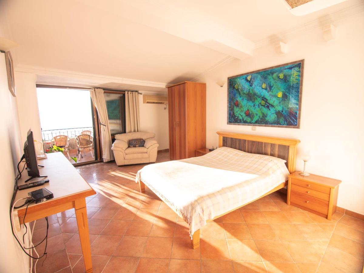 Apartments And Rooms Levantin Inn Sveti Stefan Bagian luar foto
