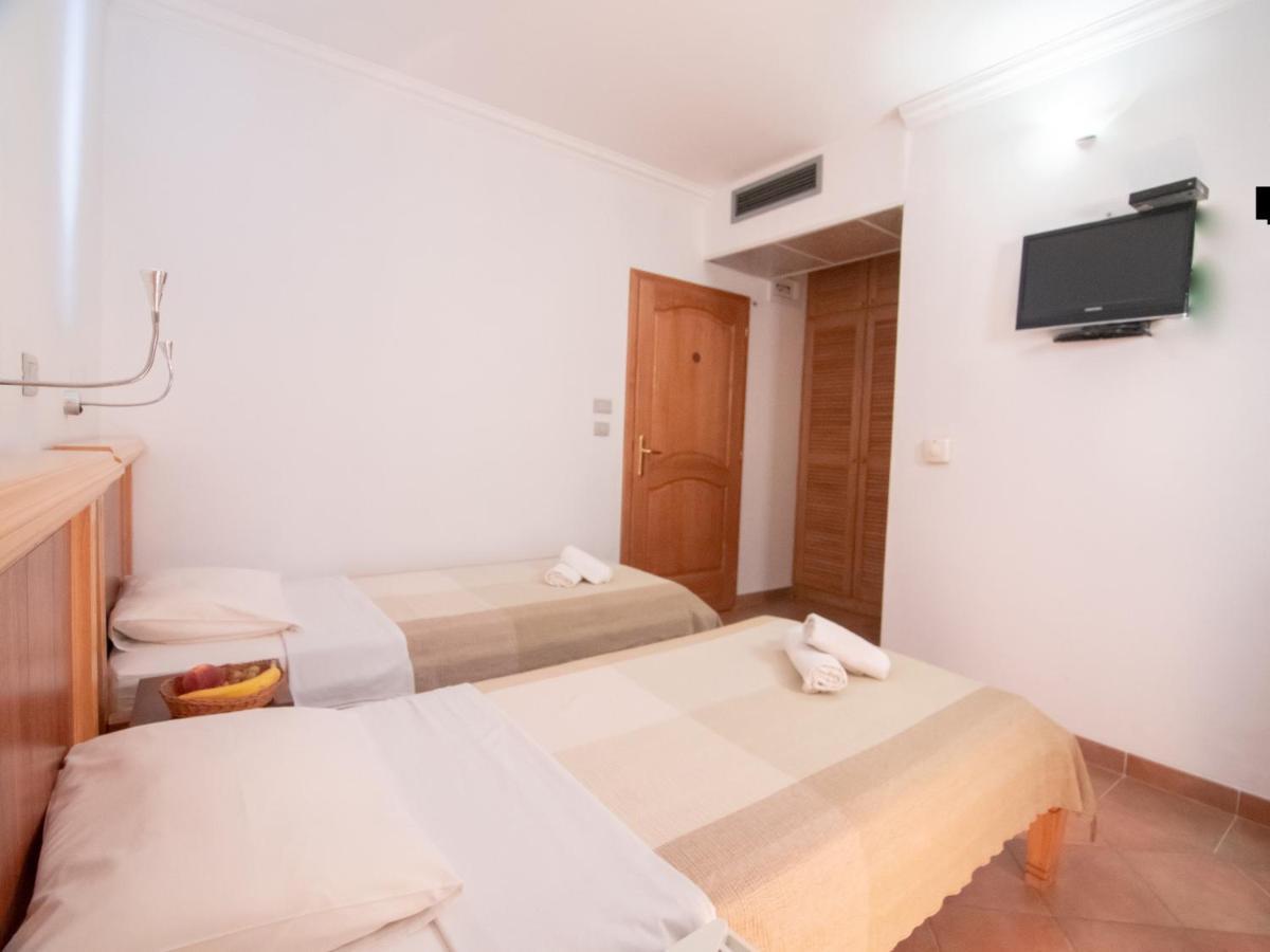 Apartments And Rooms Levantin Inn Sveti Stefan Bagian luar foto