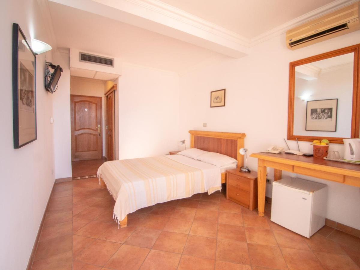 Apartments And Rooms Levantin Inn Sveti Stefan Bagian luar foto