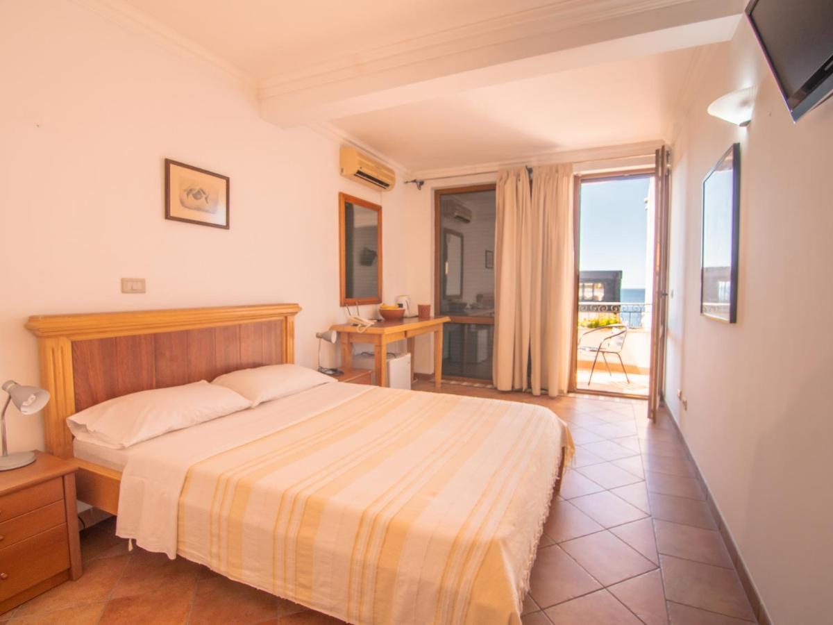 Apartments And Rooms Levantin Inn Sveti Stefan Bagian luar foto