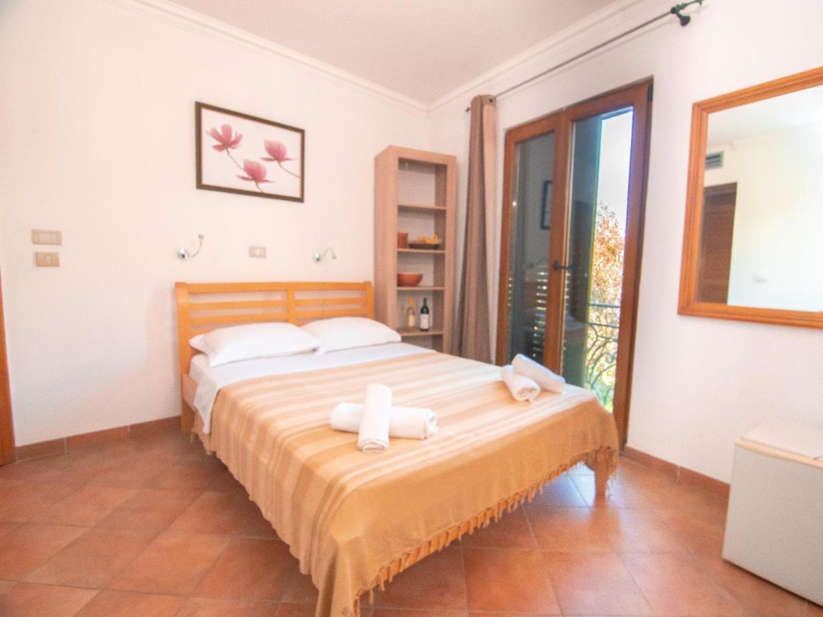 Apartments And Rooms Levantin Inn Sveti Stefan Bagian luar foto