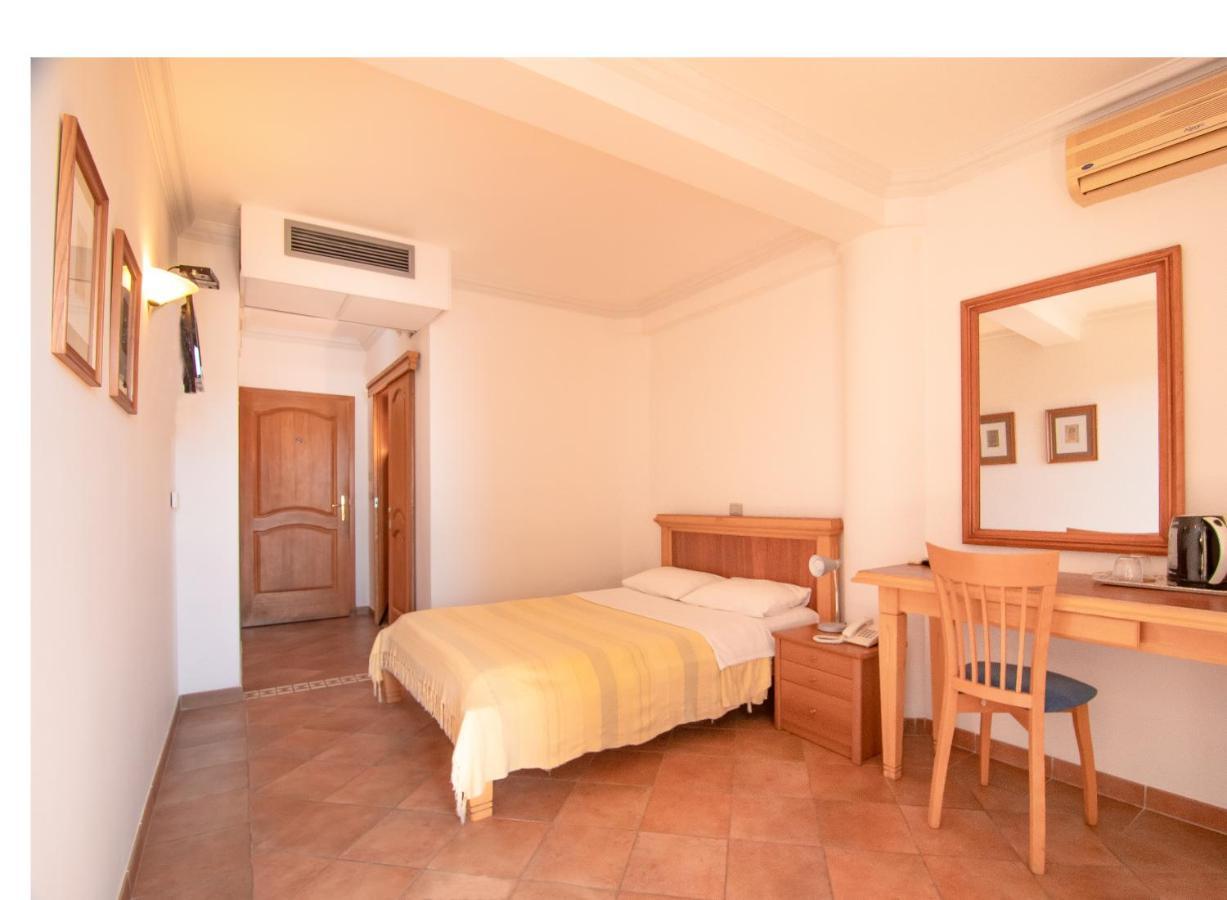 Apartments And Rooms Levantin Inn Sveti Stefan Bagian luar foto