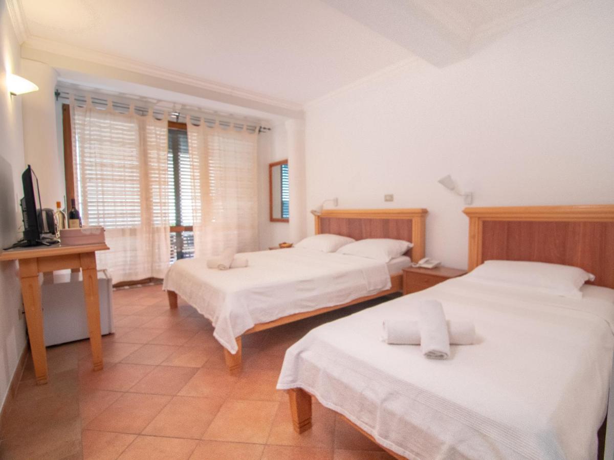 Apartments And Rooms Levantin Inn Sveti Stefan Bagian luar foto