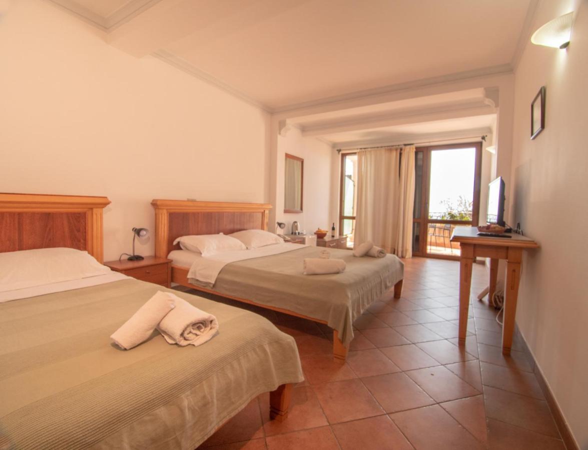 Apartments And Rooms Levantin Inn Sveti Stefan Bagian luar foto