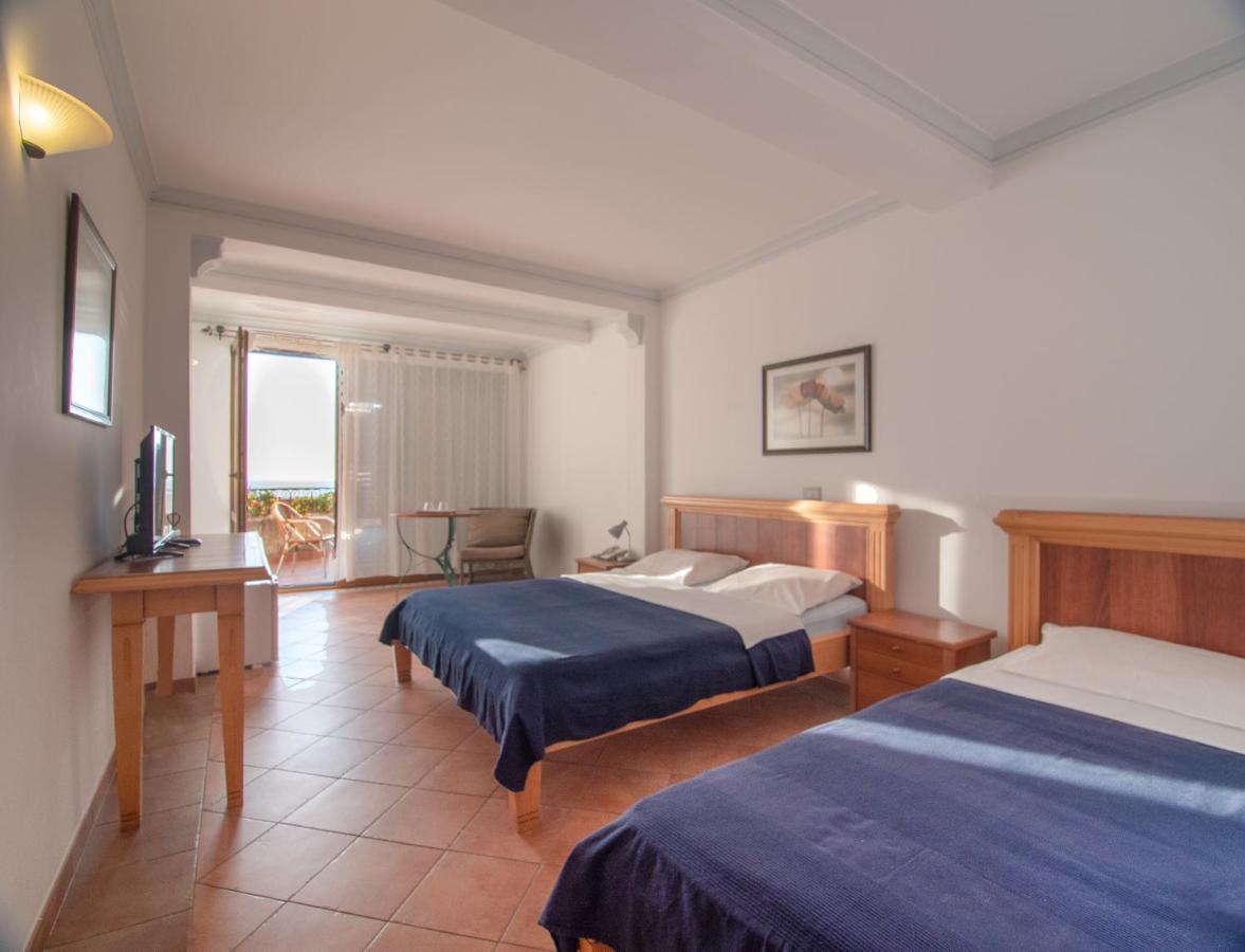 Apartments And Rooms Levantin Inn Sveti Stefan Bagian luar foto