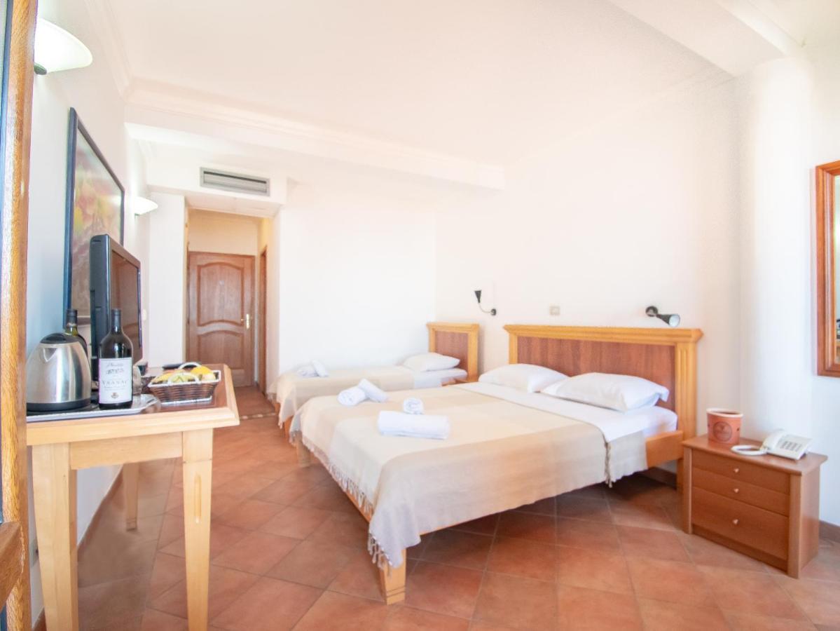 Apartments And Rooms Levantin Inn Sveti Stefan Bagian luar foto