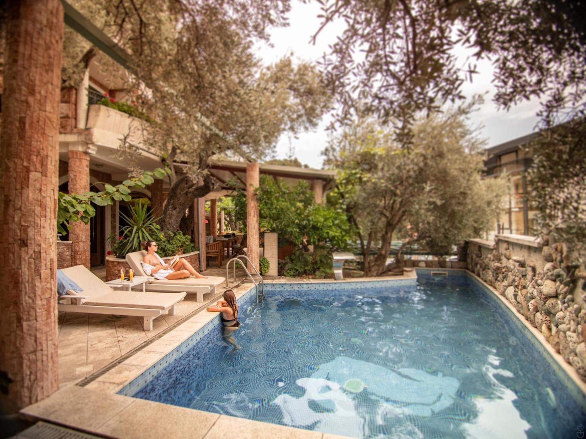 Apartments And Rooms Levantin Inn Sveti Stefan Bagian luar foto