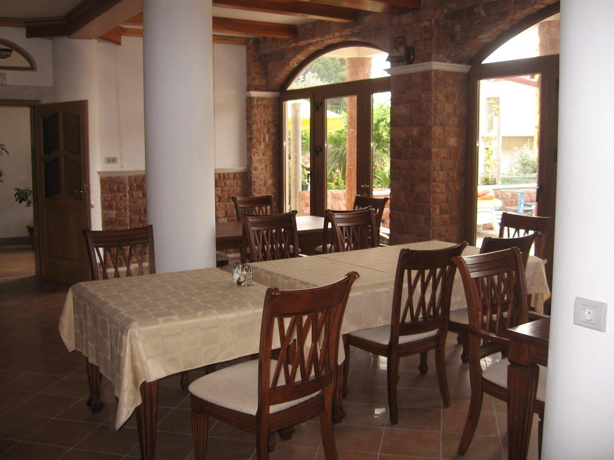 Apartments And Rooms Levantin Inn Sveti Stefan Bagian luar foto
