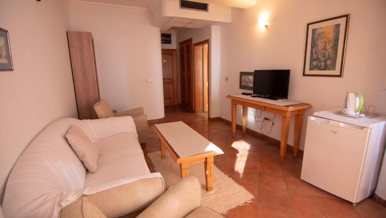 Apartments And Rooms Levantin Inn Sveti Stefan Bagian luar foto
